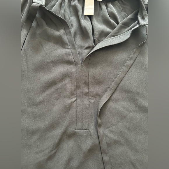 NWOT H&M Short-Sleeved Tie Detail Blouse - Picture 4 of 6